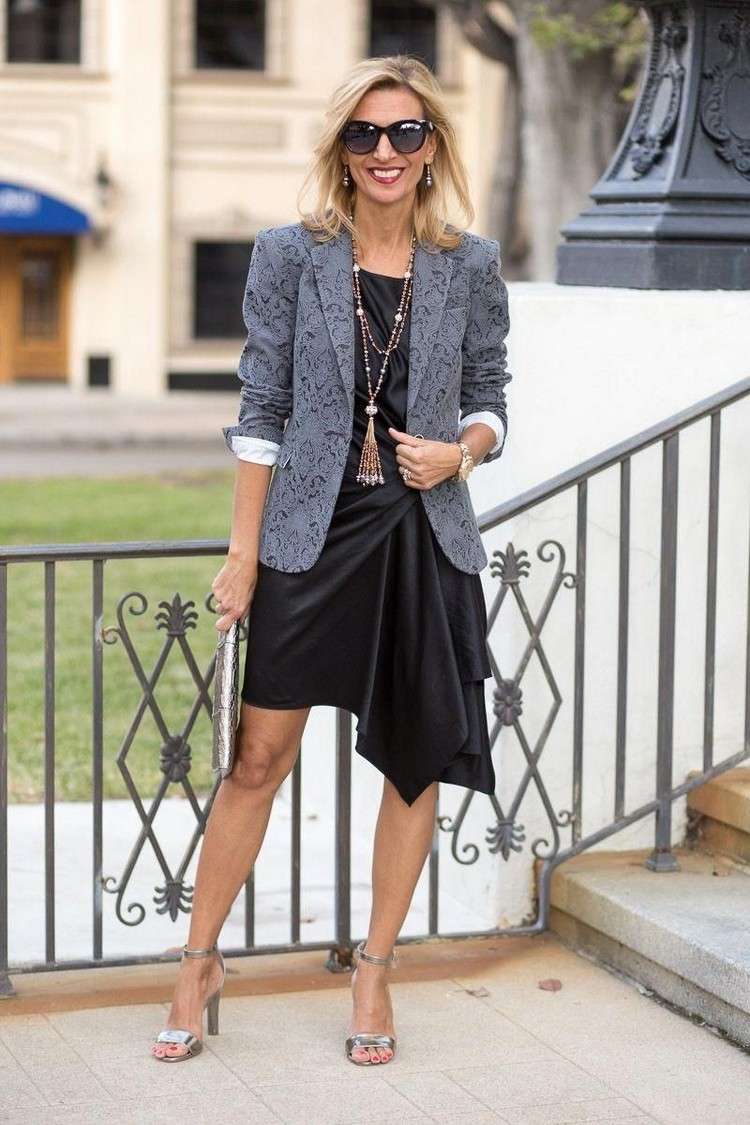 Outfitové nápady pre jarné kapsulové šatníkové ženy nad 50 rokov