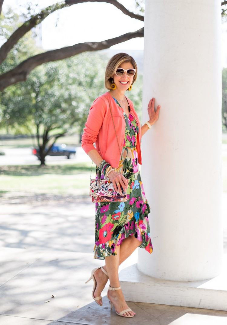 Šaty pre kapsulový šatník pre staršie ženy pre ženy nad 50 rokov