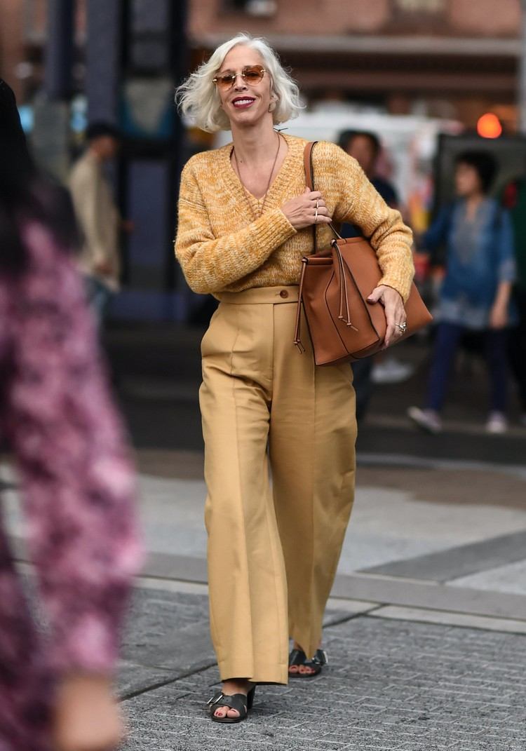 Kapslový šatník, ženy nad 50 kabeliek, trendy 2021