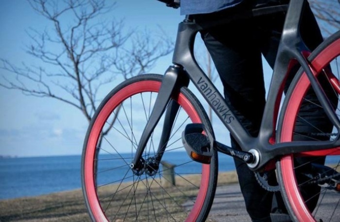 Vanhawks Valor Carbon Bike so senzormi, bluetooth a GPS Smart-C-Fiber-Bike-Bicycle-Vanhawks-Valor-LEDs-in-the-handlebars