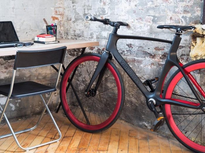 Uhlíkový bicykel s futuristickým dizajnom & amp; moderné inteligentné funkcie Vanhawks-Valor-Carbon-Bike-pekne navrhnuté-C-vlákno-kalórie-counter-smart-funkcie