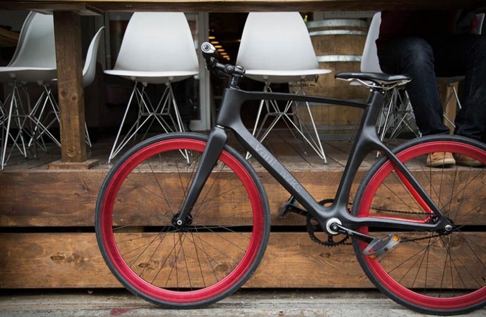 Karbónový bicykel Vanhawks Valor s aplikáciami a inteligentnými funkciami Inteligentné uhlíkové senzory zrýchlenia a polohy bicykla
