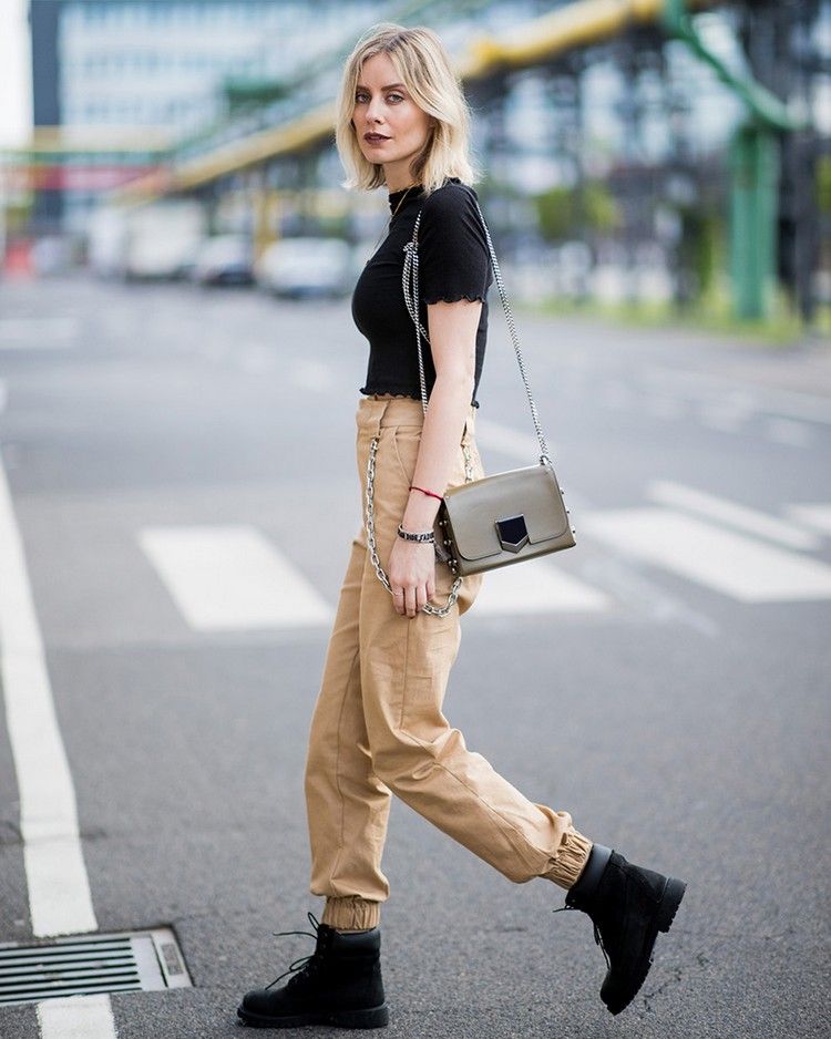 Skombinujte ležérne jarné outfity s nákladnými nohavicami