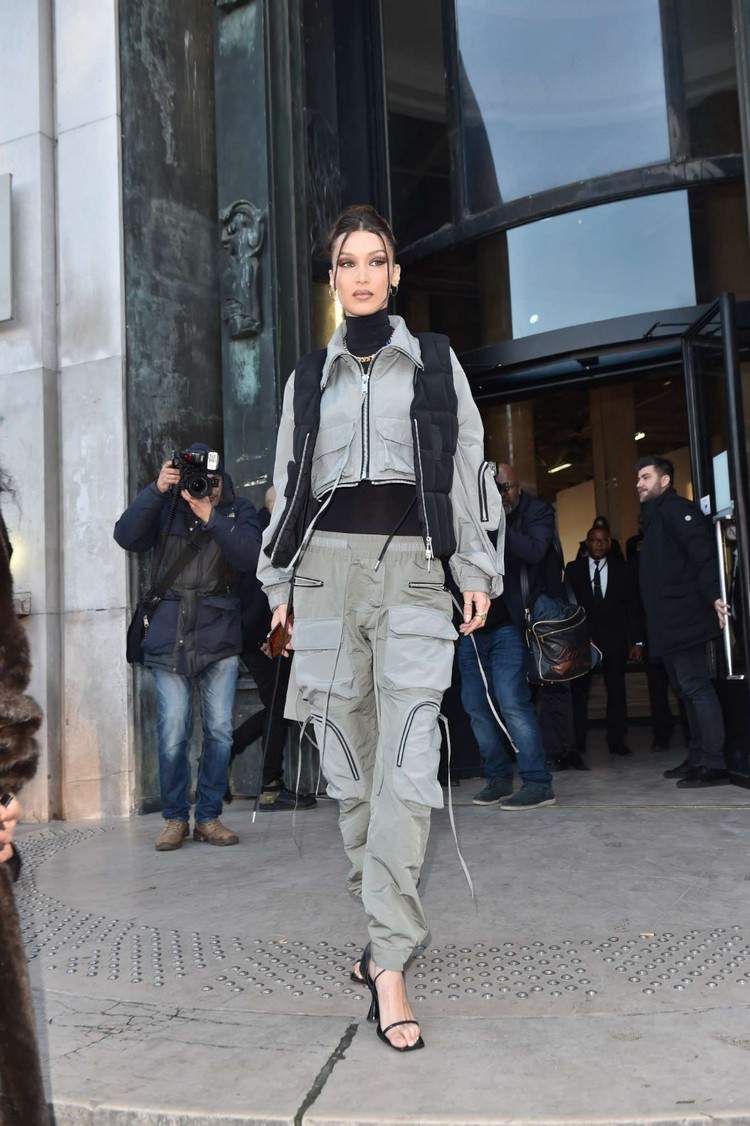 Oblečenie Bela Hadid kombinuje nákladné nohavice