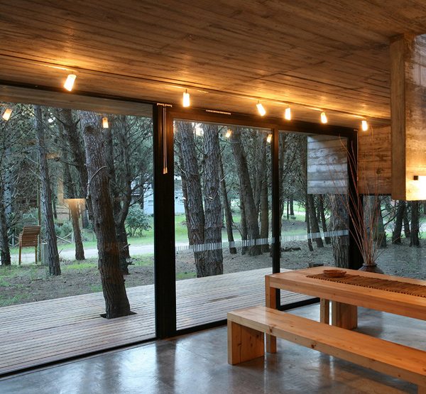 moderný interiér - osvetlenie a presklené dvere