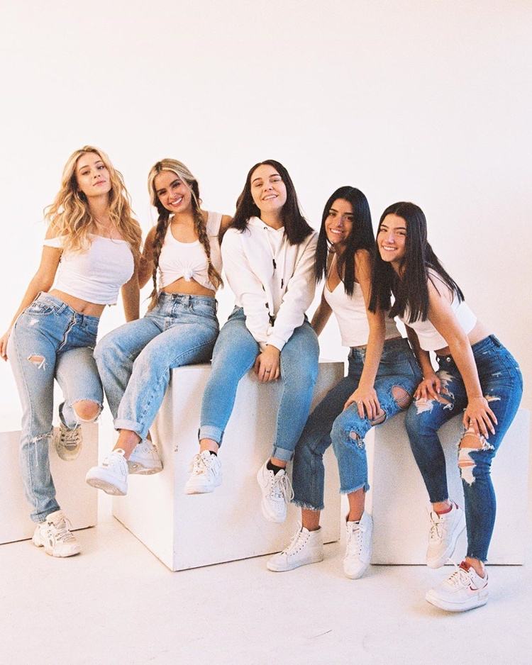 Charli D'Amelio s ďalšími hviezdami TikTok