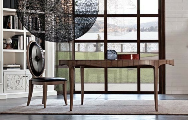 jedáleň z čiernej koženej stoličky