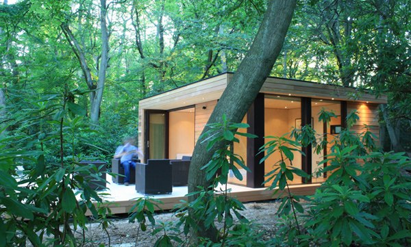 moderný ratanový nábytok z nosnej konštrukcie z chatovej ocele