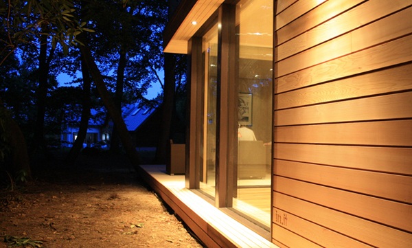 Vysadená sklenená podlaha s podlahou, strop, plochá strecha