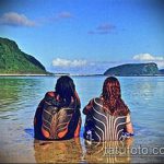 A 126 -os számú fekete tetoválás a minta érdekes változata, amely sikeresen használható változtatásra és alkalmazásra fekete tetoválásként a nyakon