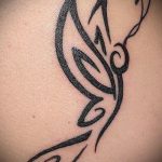 A fekete tetoválás # 427 a minta klassz változata, amely könnyen használható változtatásra és fekete tetoválásként alkalmazásra egy lány számára