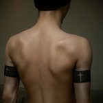 Az 553 -as számú fekete tetoválás a minta érdekes változata, amelyet jól lehet használni anime -tetoválásként és módosítani.