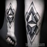 A fekete tetoválás # 147 a minta hűvös változata, amely sikeresen használható feldolgozásra és fekete tetoválásként történő alkalmazásra átfedésben