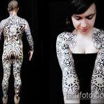 A 214 -es számú fekete tetoválás a minta klassz változata, amely sikeresen használható finomításra és alkalmazásra fekete anime tetoválásként