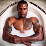 A fekete tetoválás # 455 a minta hűvös változata, amely sikeresen használható a férfiak karján fekete tetoválásként való átalakításra és alkalmazásra