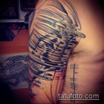 A fekete tetoválás # 484 a minta hűvös változata, amely jól használható feldolgozásra és fekete tetoválásra a lábon