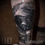 A fekete tetoválás # 357 a dizájn hűvös változata, amely jól használható átalakítására és alkalmazására fekete tetoválásként a combon