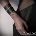 A 702 -es számú fekete tetoválás a minta méltó változata, amely sikeresen használható változtatásra és alkalmazásra fekete tetoválásként átfedésben