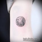 A fekete tetoválás # 937 a tervezés méltó változata, amely jól használható változtatásra és alkalmazásra fekete tetoválásként a karon