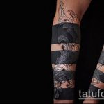 A fekete tetoválás # 471 a minta méltó változata, amely sikeresen használható átalakítására és fekete tetoválásként történő alkalmazására egy lány számára