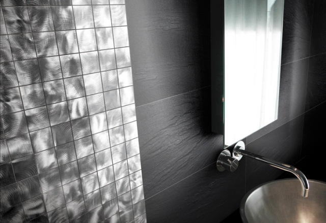 Elegantné obklady v kúpeľni-kovový vzhľad-čierna hmatová textúra Kovový vzhľad-dizajn-obklady-stena-dizajn-kúpeľňa-alubrush