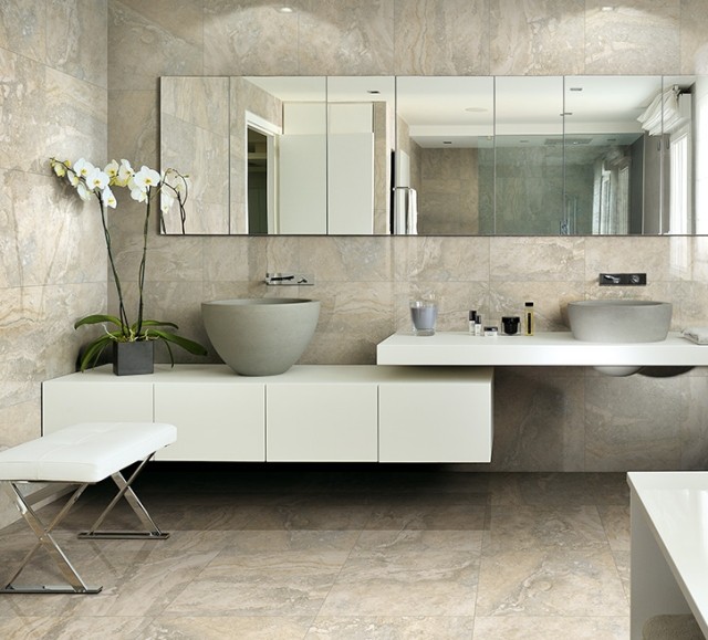 Zostava kúpeľňového nábytku-biela základná skrinka-bezúchytkové obklady a dlažby z prírodného kameňa Stenový dizajn kúpeľne s dlažbou, spodná skrinka z prírodného kameňa, bez úchytiek