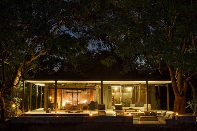 Glamping-Zambia-Safari-Lodge-Chinzombo-súkromná paluba-bazén