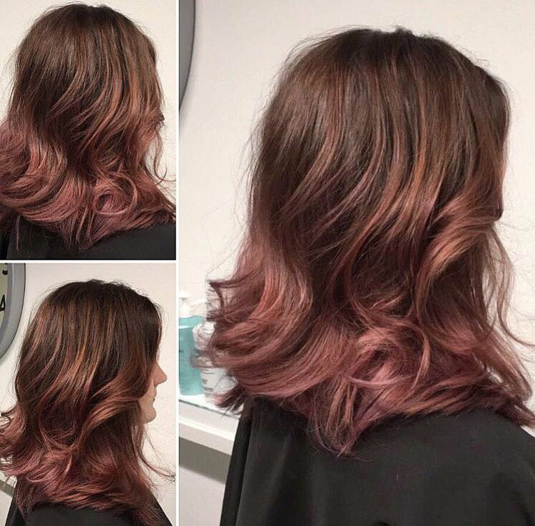 fialová farba čokoládová dámy-look-hairstyling-nápad-jesenný trend