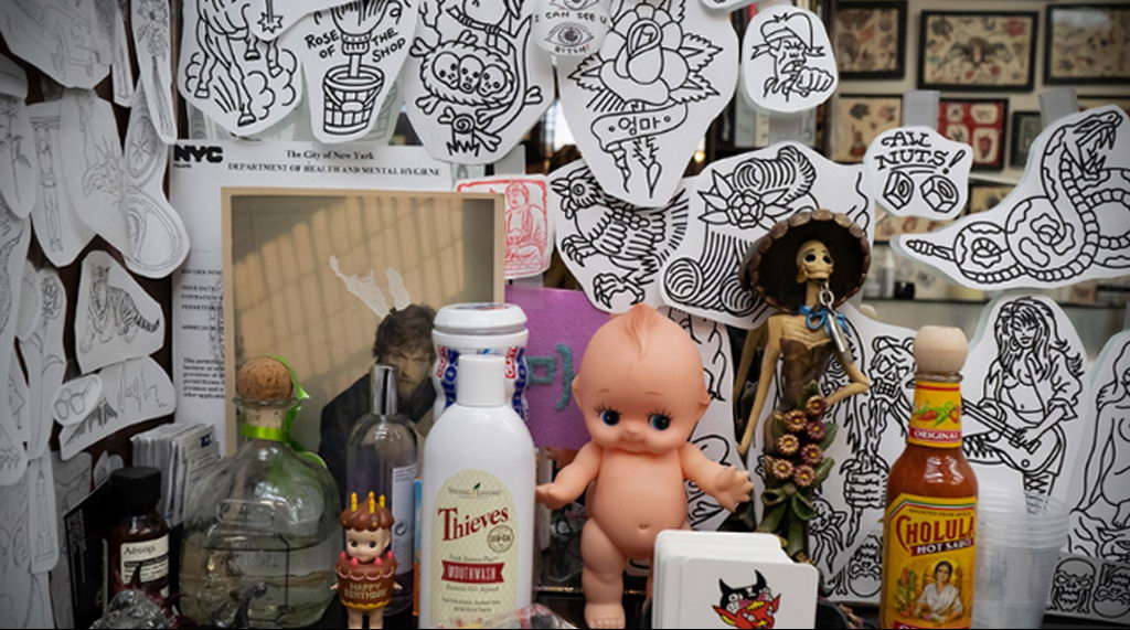 Cholula (Cholula) poziva obožavatelje na reklamnu tetovažu - fotografija 3