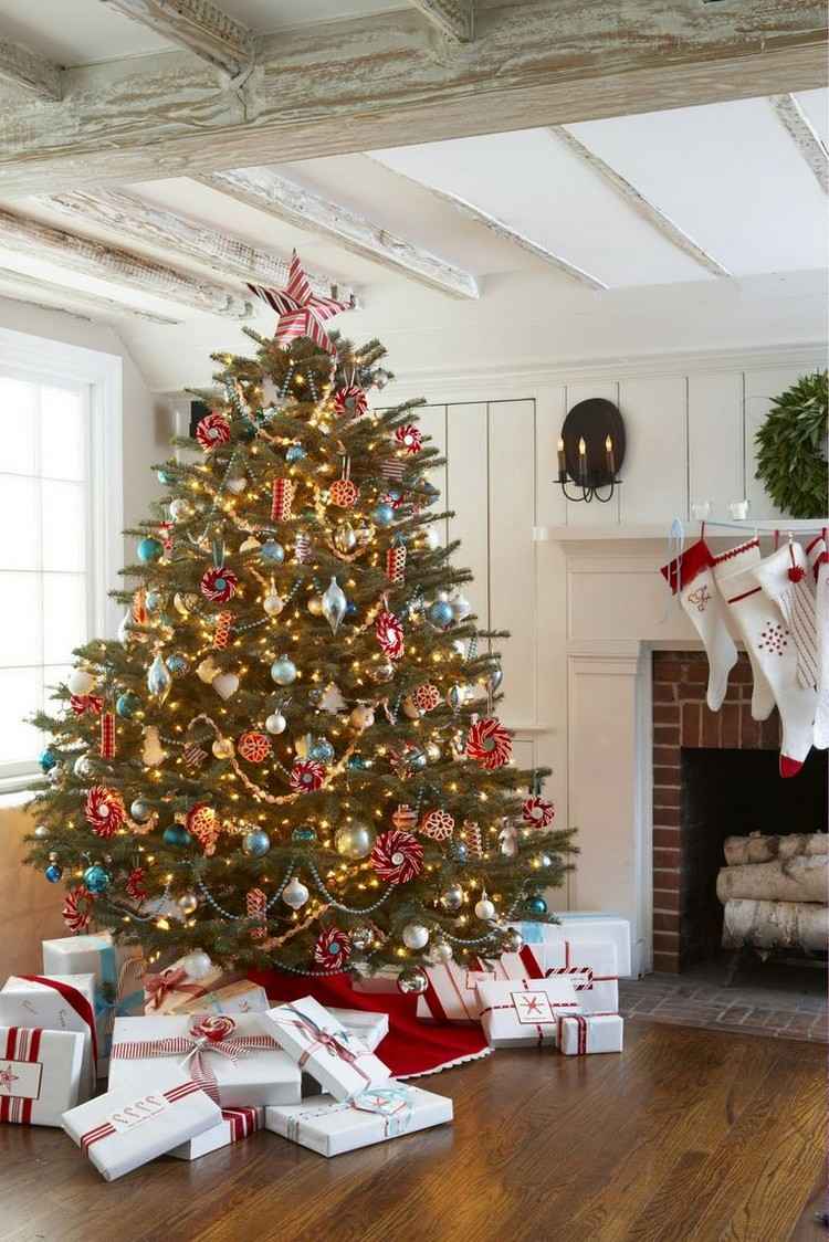 Vianočný stromček červená modrá Americky zdobené korálkové girlandy