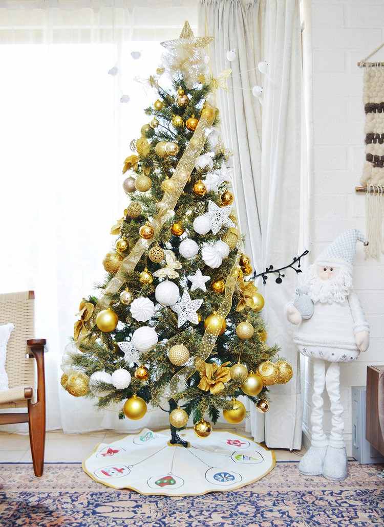 Vianočné stromčeky zdobia tipy z bieleho zlata