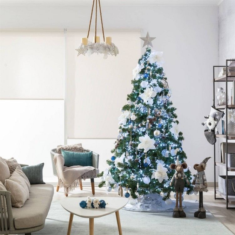 Vianočný stromček bielo modrý ozdobí kvety vílami