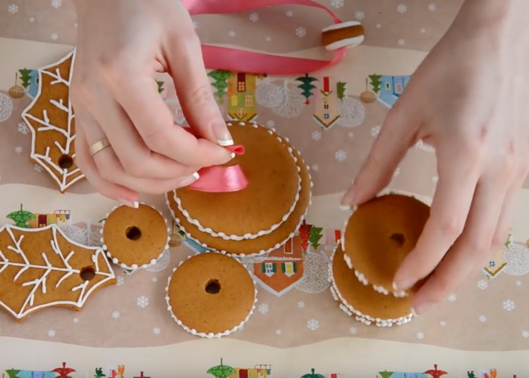 Ozdoby na vianočný stromček z perníka si urobte vlastný nápad