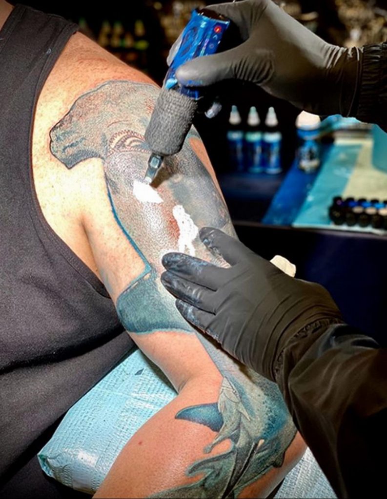 Zdjęcie tatuażu wykonane podczas konwencji tatuażu GOLDEN STATE TATTOO EXPO 2020 13