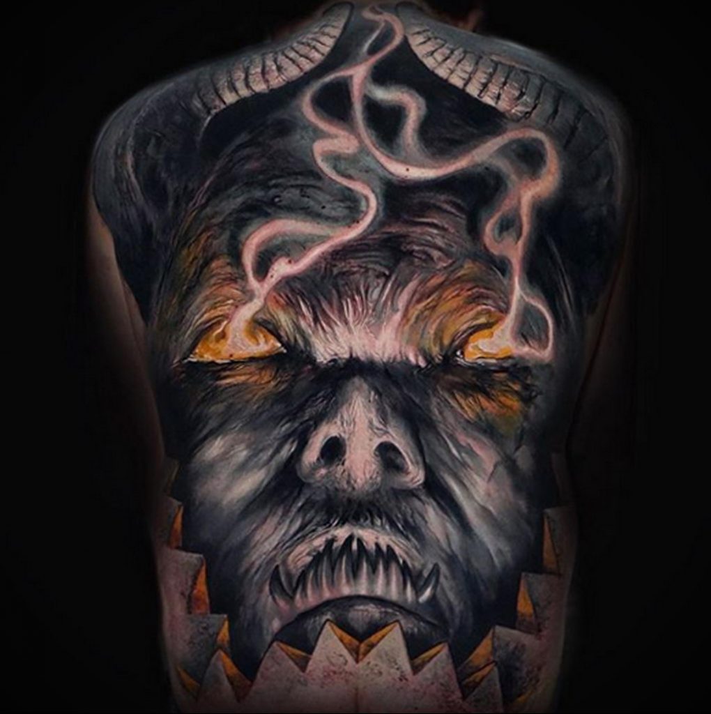 Zdjęcie tatuażu wykonane podczas konwencji tatuażu GOLDEN STATE TATTOO EXPO 2020 23