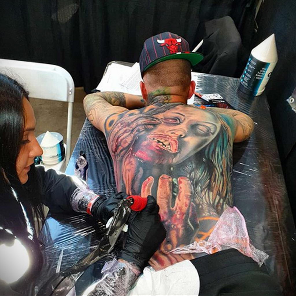 Zdjęcie tatuażu wykonane podczas konwencji tatuażu GOLDEN STATE TATTOO EXPO 2020 26