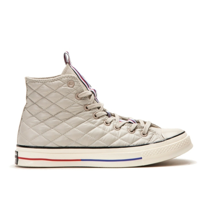 Chucks od Converse - zimná obuv v bielej farbe skľučovadlá od converse biela bunda pruhy modro biela