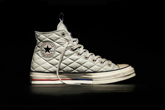 Chuck Converse s červenými a modrými pruhmi na podrážke Converse white all star chucks diamond logo