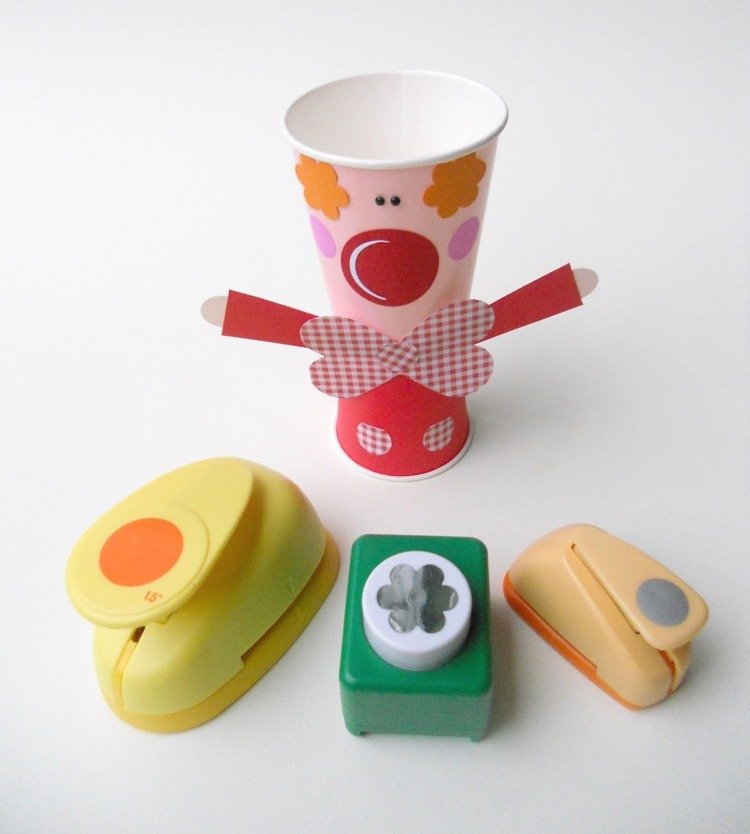 Hrnček klaun drotár