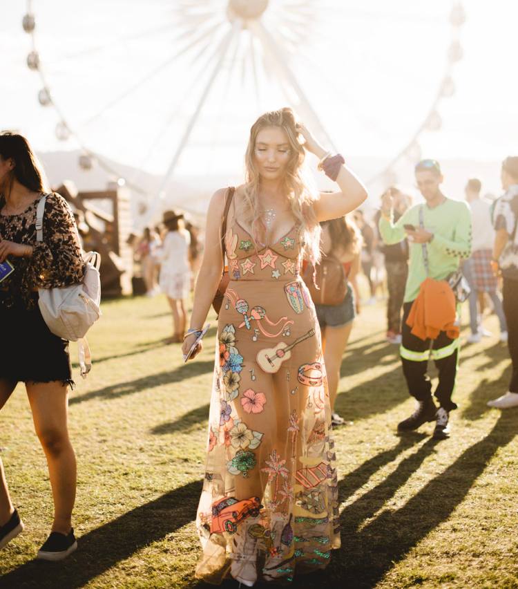 Coachella 2019 trblietavé dlhé šaty s kvetinovou hviezdou