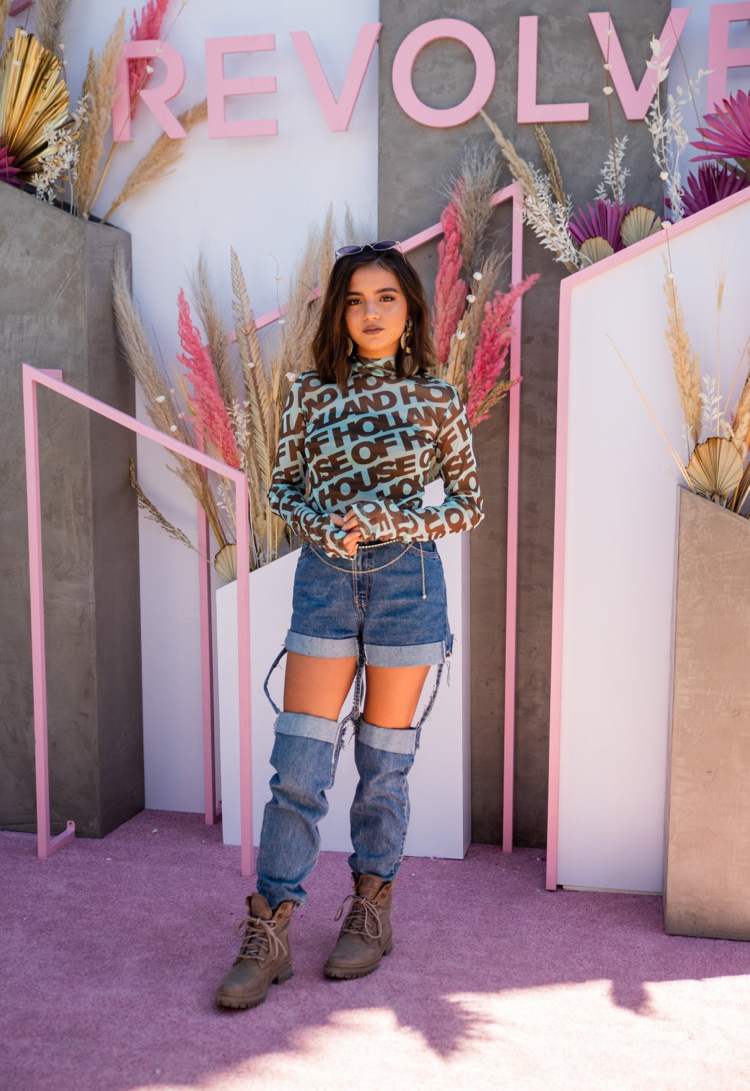 Coachella 2019 nápady džínsové nohavice tričko dievčenské