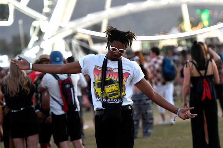 tričko Coachella 2019 pánske oblečenie s potlačou čierne rifle