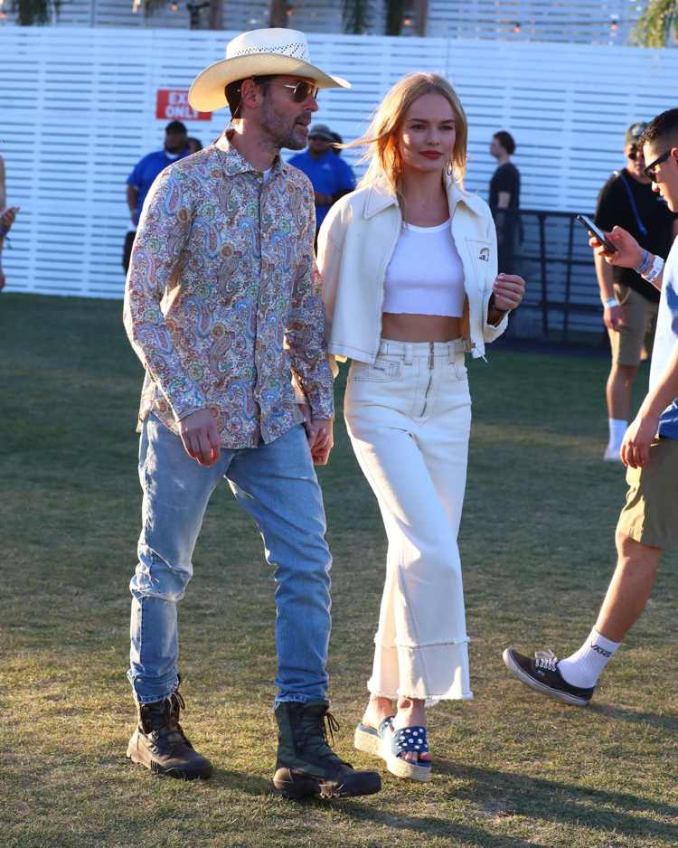 Coachella 2019 biele plné široké nohavice červený rúž herečka Kate Bossworth