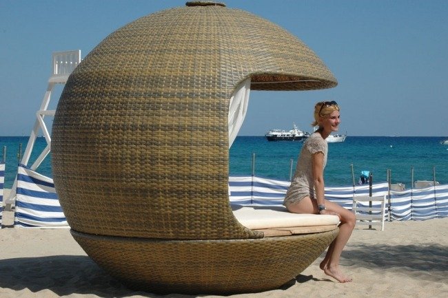plážový polyratanový plesový salónik s dizajnom kokonu polyratanová guľa plážová kokonová pláž