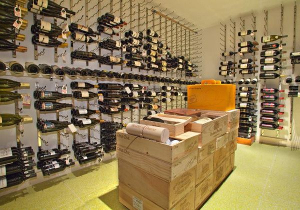 Luxusná moderná domáca vínna pivnica elegantný mestský dom v Denveri - vínna pivnica