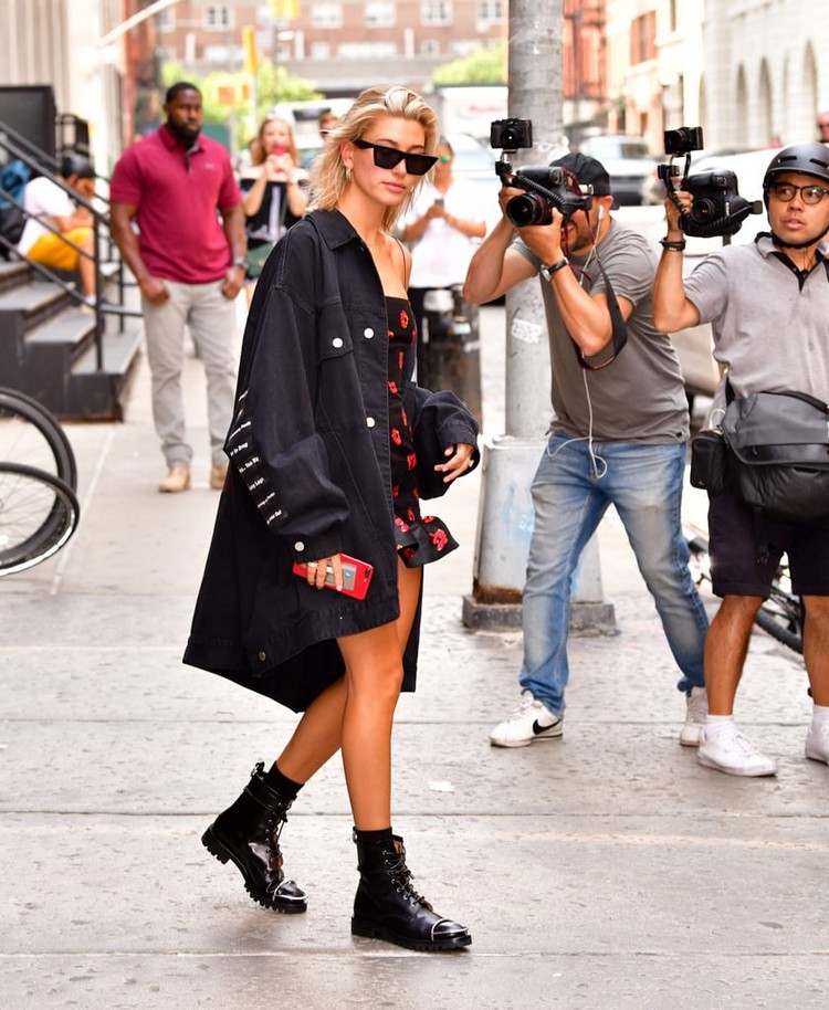 Bojové topánky kombinujú trendy obuvi na jar 2021