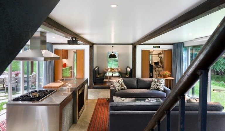 Zariadenie kontajnerového domu - moderné a pohodlné Kontajner-byt-moderná-obývačka-kuchyňa-adam-kalkin