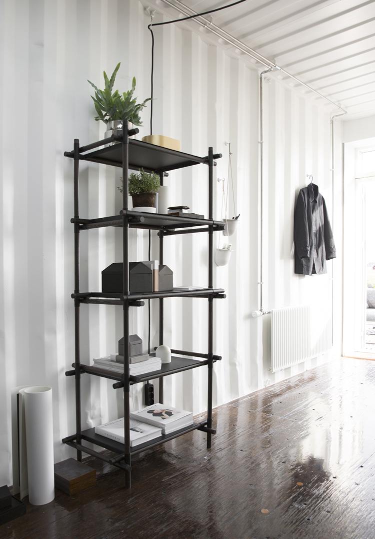 kontajner-byt-študent-nábytok-deko-polica-minimalistický