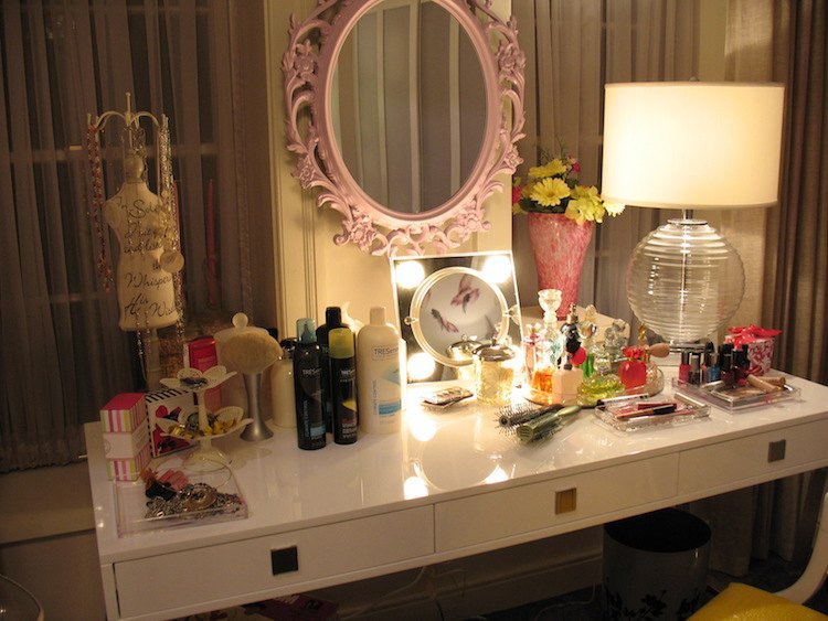 Nápady pre dievčatá do detskej izby Toaletný stolík Hanna vysoký lesk biele zásuvky