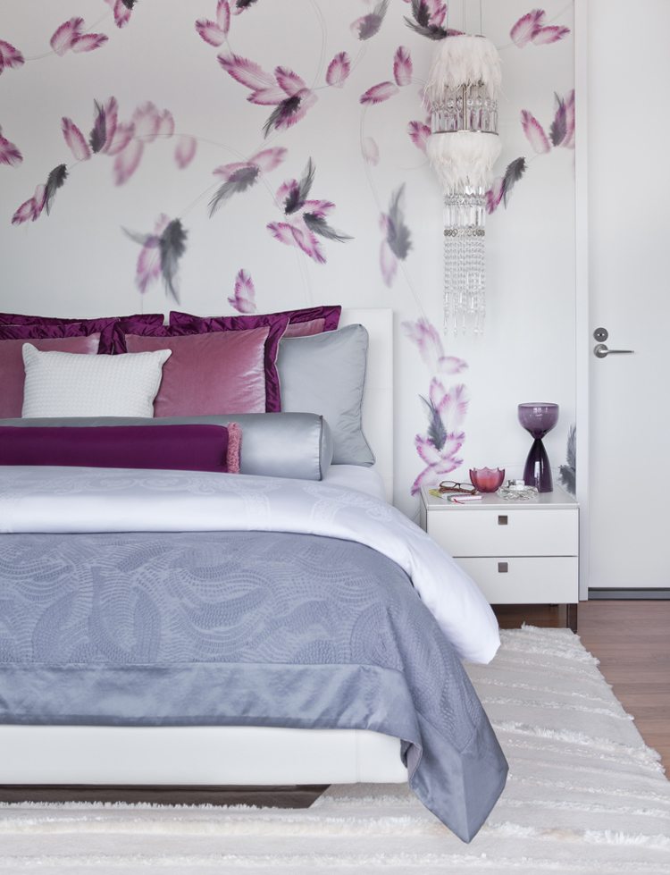 Mládežnícka dievčenská nápady tapety motív pierka fialová sivá biela